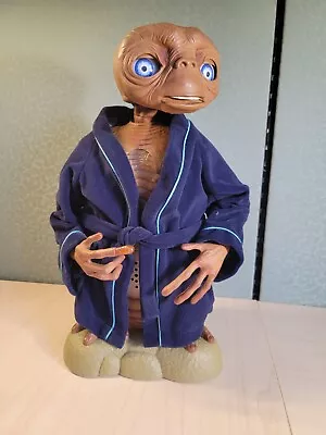 E.T. The Extra Terrestrial Universal Studios 2001 Geoffrey Inc 18  • $39.95