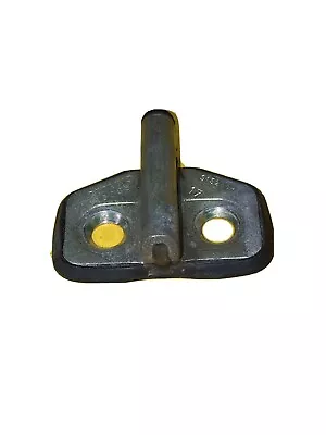 1998 1999 2000 Volvo S70 Door Latch Striker 9152664 • $12