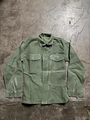 Vintage US Army OG 107 Sateen Men’s Button Up Shirt Jacket   17”x26” • $35