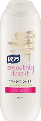 VO5 Smoothly Does It Conditioner 250ml - Infused With Vital Oils • £4.99