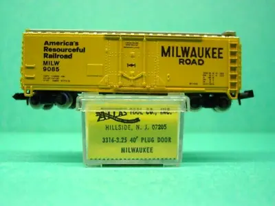 N Scale Atlas Milwaukee Road 40'  Plug Door Box Car • $11.95