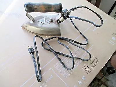 Vintage AMERICAN BEAUTY Electrical Iron With Original  Cord • $24.99