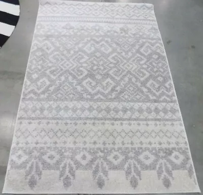 IVORY / SILVER 4' X 6' Stained Rug Reduced Price 1172584905 ADR107B-4 • $31