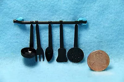 Dollhouse Miniature Hanging Utensil Set In Black ~ IM65070 • $2.69