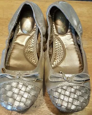 Me Too Ballet Flats Leslie Gold Size 6-M Bow On Toe Slip On Leather • $16