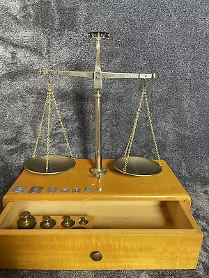 GOLD BALANCE W TROY WEIGHTS On CABINET West Germany C 1950 Dwts LIFT KEY Grain • $38