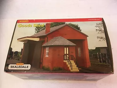 Lot..560J....OO GAUGE HORNBY R8582 GOODS SHED.............................#0# • £30