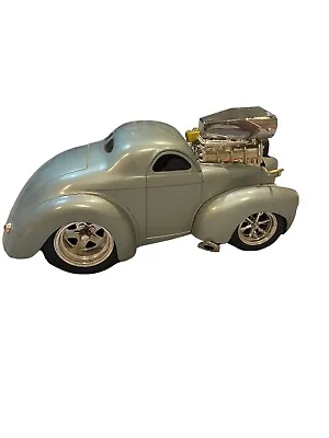 Muscle Machines  1:18 Scale Silver '41 Willys Coupe No Box. • $35