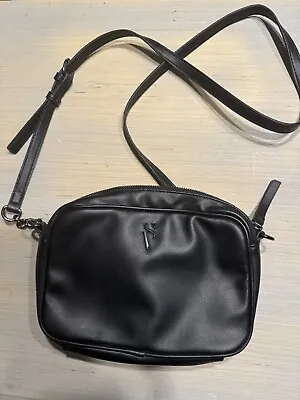 Simply Vera Wang Long Crossbody Camera Bag Handbag Purse Black Chain Strap EUC • $25