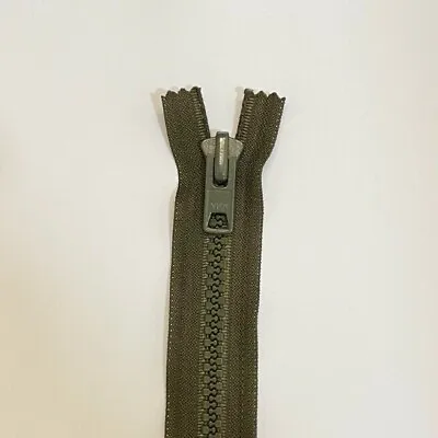 YKK VISLON 10V GREEN CLOSED ZIP - HEAVY DUTY - Various Lengths • £2.85