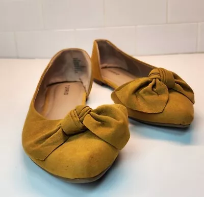 Women's 9.5W Torrid Bow Flats Dark Yellow Mustard • $12.17