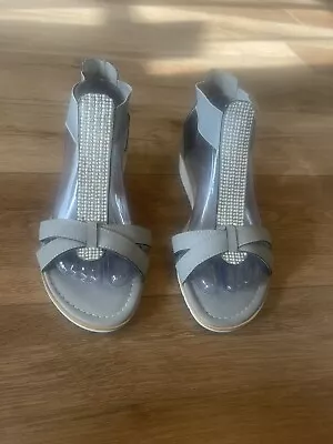 Me Too Women’s Rhinestone Gladiator Sandals Slip On Small Wedge Size 9w/39 • $29.99
