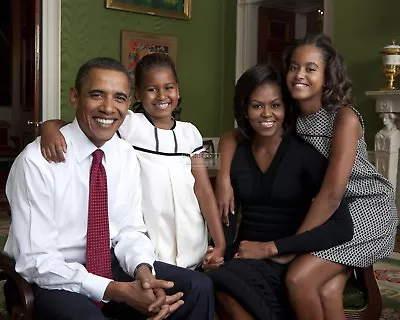 BARACK OBAMA FAMILY W/ MICHELLE & DAUGHTERS SASHA & MALIA - 8X10 PHOTO (AA-117) • $8.87