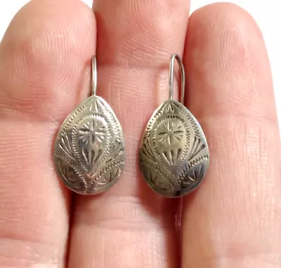 ! Lovely Vintage Sterling Silver Etched Design Teardrop Earrings • $28