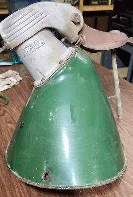 VINTAGE BENJAMIN BARN/INDUSTRIAL GREEN PORCELAIN LIGHT FIXTURE W/ METAL BRACKET • $55