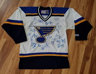 BLUES Vintage Team Signed Jersey TKACHUK WEIGHT BACKES GUERIN FEDERKO MEDIUM 2 • $174.99