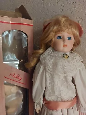 Vintage Doll HERITAGE MINT LTD COLLECTION ASHLEY D-23 PORCELAIN  Original Box • $9