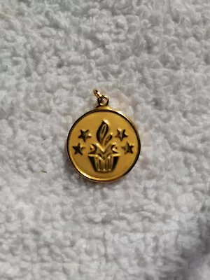 Vintage Mary Kay Cosmetics Consultant Charm Gold Tone 5 Star Cupcake Pendant • $4.25