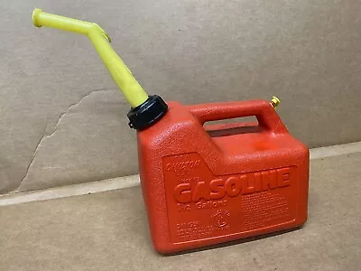 Vintage Chilton 1-1/2 Gallon Red Vented Gas Can  Pre Ban • $29.99