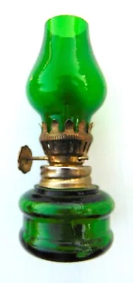 VINTAGE 1960s GREEN GLASS MINIATURE 3 7/8” HIGH  KEROSENE OIL LAMP • $8.95