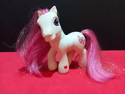Old Figure Doll My Little Pony My Little Pony G3 Hasbro. White Strawberries • $8.70