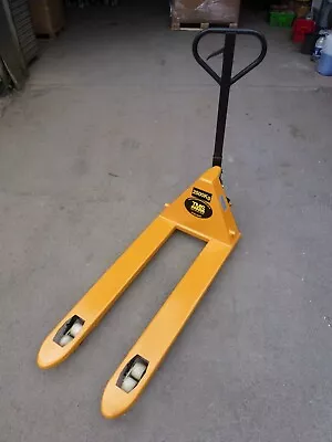 2.5 Ton New Hand Pallet Truck Euro Narrow Free Delivery & Vat Inc • £233.22