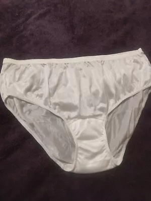 Vintage Shadowline Bikini Panty • $18