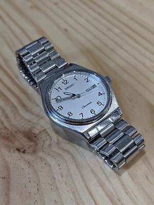 1990 Seiko Quartz Chronos Vintage Day-Date Wristwatch (5h23-7060) • $25.50