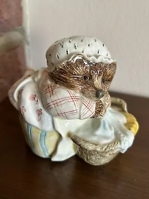 Beatrix Potter Figurines Mrs Tiggywinkle With Basket Border Fine Arts A2433 • £10