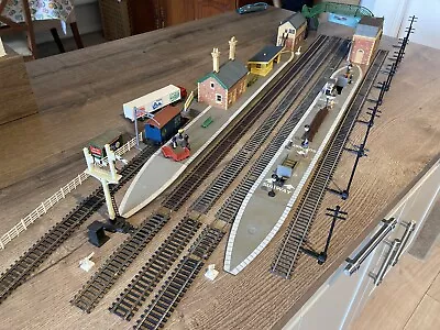 Hornby OO Station Bldgs &PlatformsPeople Seatssignal BoxAccyswaterTower Etc • £32