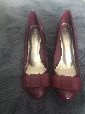 Ladies M&S Insolia Burgundy Patent Shoes With Bow Size 6 • £6