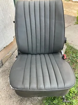 Mercedes-Benz R107 1984-1989 560SL 380SL SEAT WITH FRAME RIGHT SIDE GRAY • $471.50