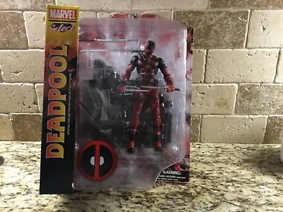 Diamond Select Toys Marvel Select: Deadpool Action FigureRedblackStandard • $32.99
