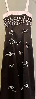 Black & White Sleeveless Juniors Pageant/Prom Dress W/Floral & Sequin Accents • $8