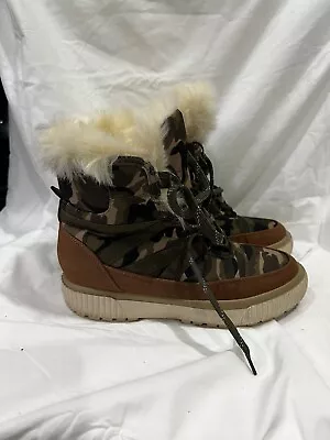 Women's Bamboo Camo Fur Lined Boots - Size 6.5 • $14.99