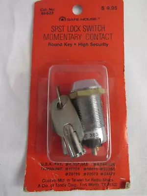 Momentary Contact SPST Lock Switch- Sealed - 2 Keys - NOS • $12.88