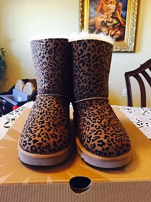 Ugg Bailey Bow • $185