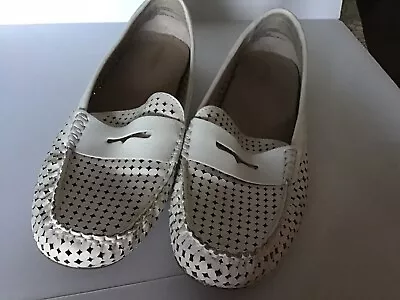 Merona White Flat Womens Shoes Size 9 • $14