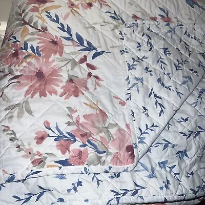 Nicole Miller White Floral Stitched Queen King Cotton Quilt • $20.99