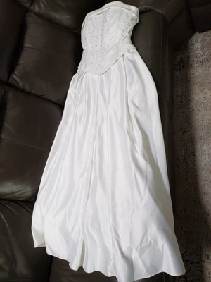 $95 • Buy Elegant 'Mari Gourlay'  Strapless Wedding Dress - Size 14