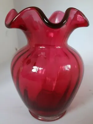 Fenton Cranberry Glass Vase. 13cm High. (1235) • £11.20