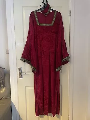 Medieval Queen Costume • £10