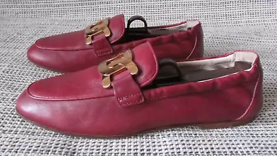 Women's TOD'S Cherry Red Gold Chain Leather Loafer Flat Shoes Size 38 • $150