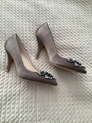 £24.99 • Buy Ladies Jenny Packham Taupe Satin Jewelled Court Shoes Size 4 NEW