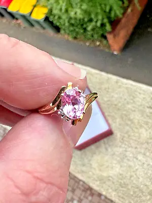 Vintage 9ct Solid Yellow Gold Ring - Pink Cubic Zirconia? • $127.78