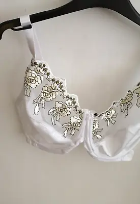 Valbonne White U/wired Frim Control Lace Trim Gold Embroidered Bra 40g Cup Bnwt • £9.99