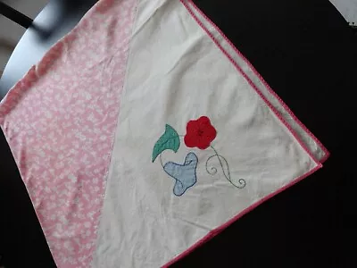 $6 • Buy Vintage 1940's Floral Applique Feedsack  Handmade Tablecloth 51  X 51  AS IS