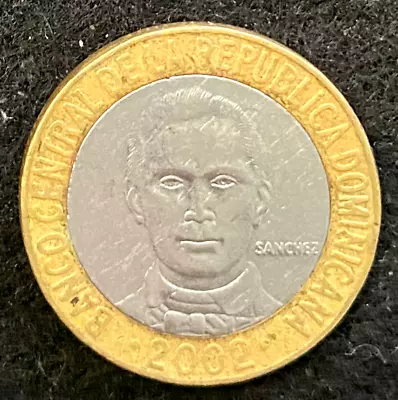 Dominican Republic 5 Pesos 2002 BI-METALLIC Circulated World Coin • $1.25