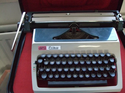 £29.99 • Buy 1970s Daro Erika  Typewriter With Instruction Manual