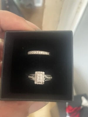 £200 • Buy 1X 9ct White Gold Diamond 1/2 Eternity Ring 1X 9ct White Gold Diamond Set Ring.